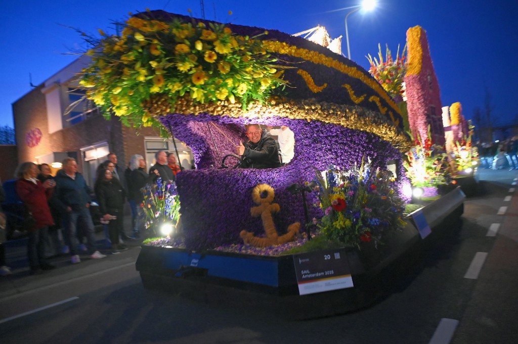 ../Images/Verlicht bloemencorso 2025 039.jpg